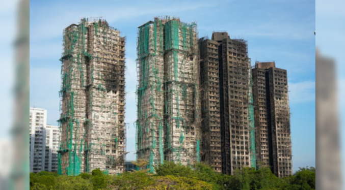 El saldo de muertos por el incendio en Hong Kong sube a 159 tras la inspección de todas las torres