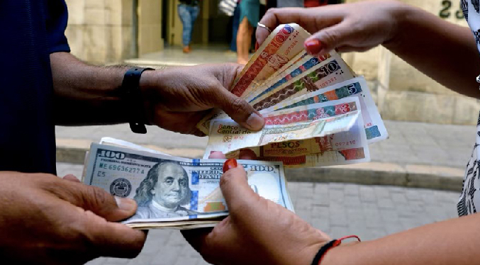 Cuba oficializa con un paquete legal la dolarización parcial de su economía