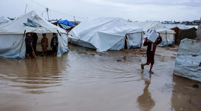 Al menos ocho muertos en Gaza por el colapso de edificios y el frío debido al temporal