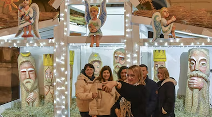 Ucranianos tratan de mantener el espíritu navideño en medio de los ataques rusos