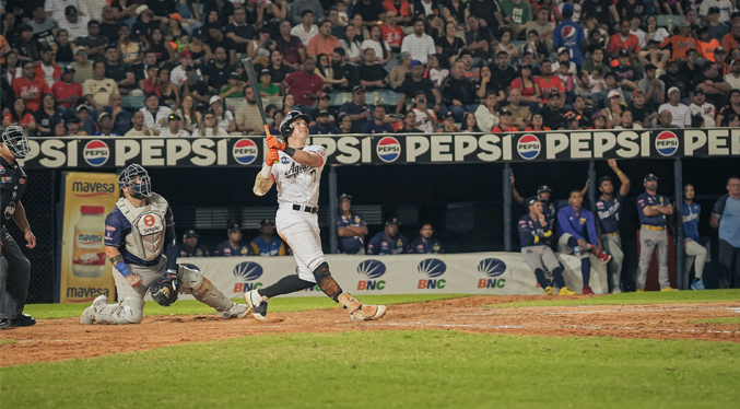 Águilas debuta a lo grande en el nido en la postemporada