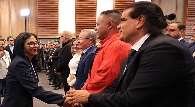 Presidenta Rodríguez saca del gabinete a Alex Saab tras fusionar dos ministerios