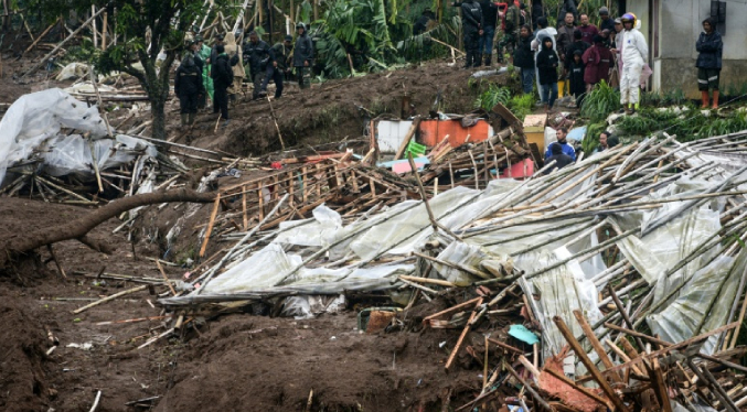Un alud deja ocho muertos y más de 80 desaparecidos en Indonesia