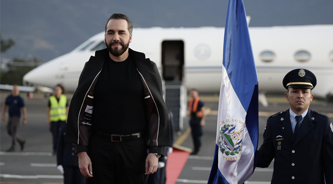 Bukele llega a Costa Rica para agregar la primera piedra de una cárcel inspirada en el Cecot