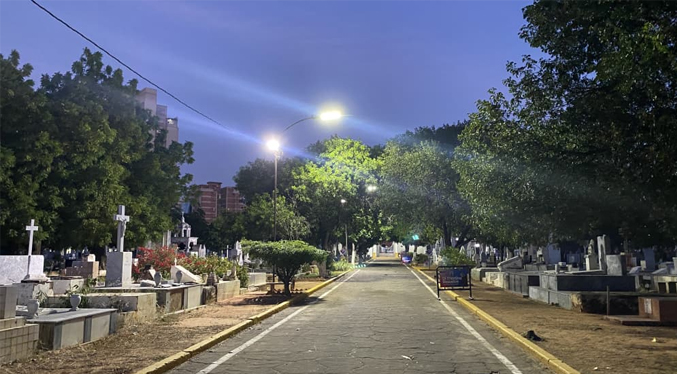Alcaldía de Maracaibo mantiene la limpieza de los cementerios Corazón de Jesús y San José El Redondo