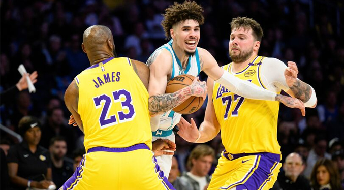 Charlotte da la sorpresa en la casa de los Lakers