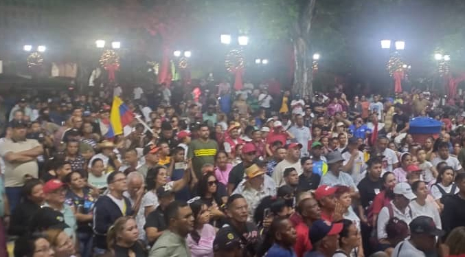 Realizan vigilia frente a la Gobernación del Zulia exigiendo la liberación de Nicolás Maduro