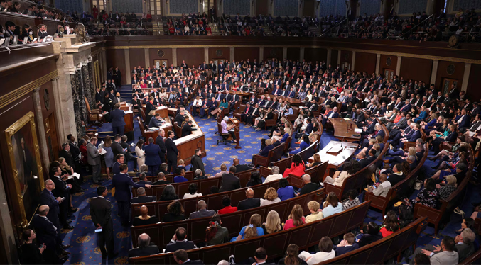 Legisladores de EEUU alertan de consecuencias para México si no frena el crudo a Cuba