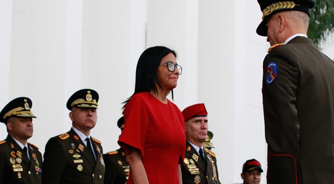 La FANB reconoce a Delcy Rodríguez como su comandante en jefe