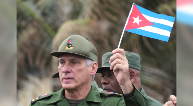 Cubanos marchan ante embajada de EEUU por muerte de 32 militares y Díaz-Canel rechaza presiones