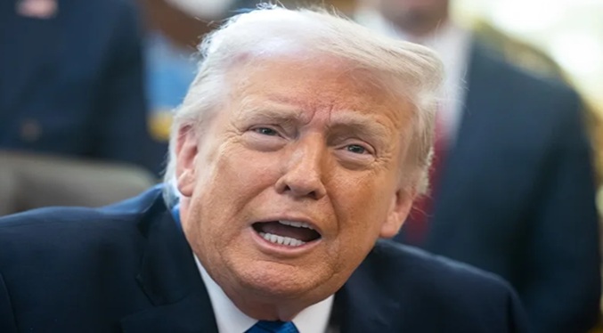 Trump advierte que la flota que se dirige a Irán es «incluso mayor» que la de Venezuela