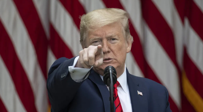 Trump invita a EEUU a la presidenta encargada de Venezuela en fecha por definir