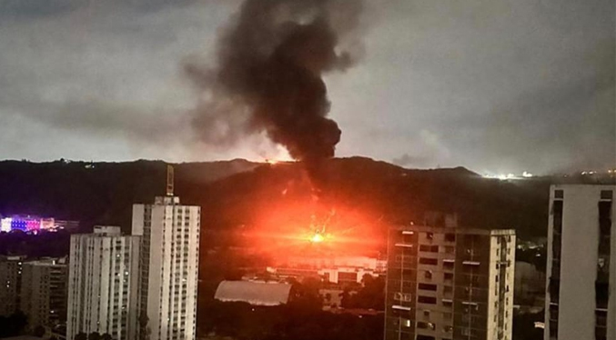 Reportan detonaciones y sobrevuelo de aviones en Caracas