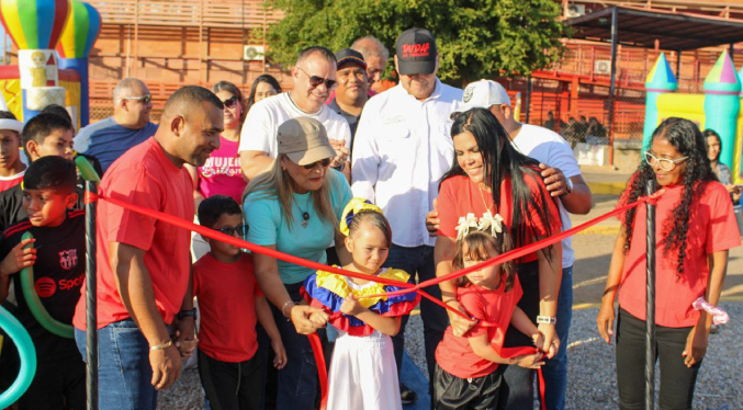Alcaldía, comuna y empresa privada inauguran cancha deportiva en Villa San Isidro