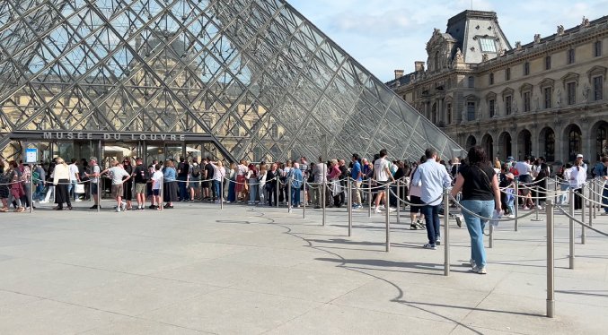 Trabajadores desisten de la huelga y abren completamente el museo de Louvre