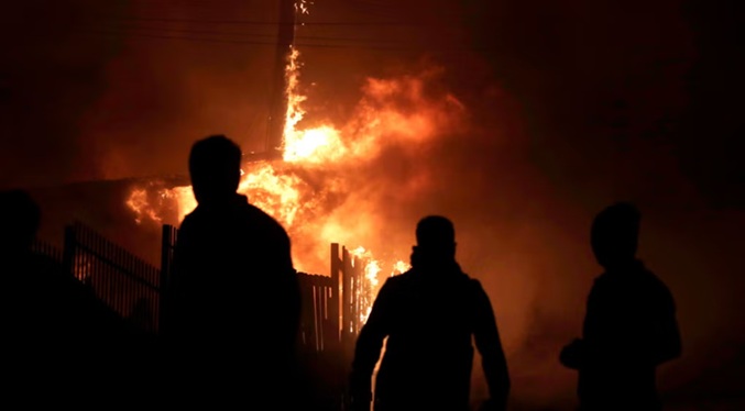 Incendios forestales dejan 16 personas fallecidas en dos regiones del sur de Chile