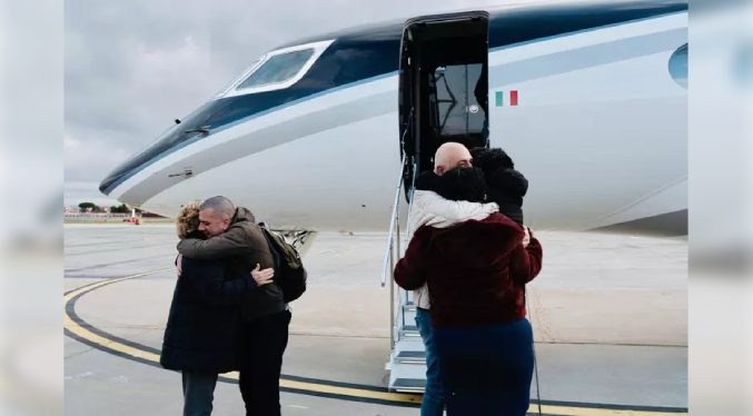 Giorgia Meloni recibe a italianos excarcelados en Venezuela