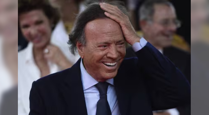 Gobierno español pide ir «hasta el final» en denuncia a Julio Iglesias por agresión sexual