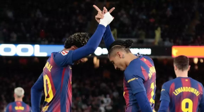 Barcelona retoma liderato en España tras golear al Oviedo