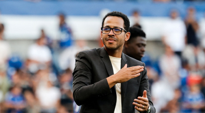 Chelsea presenta a Liam Rosenior como su nuevo técnico