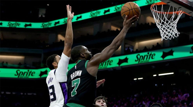 Los Celtics de Hugo González, los Heat y los Rockets abren 2026 con fiestas a domicilio