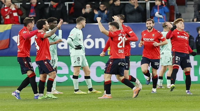 Osasuna y Athletic igualan en fuerzas en Pamplona