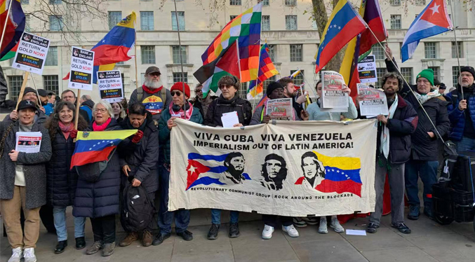 Manifestantes en Londres condenan la «agresión ilegal» de Estados Unidos a Venezuela