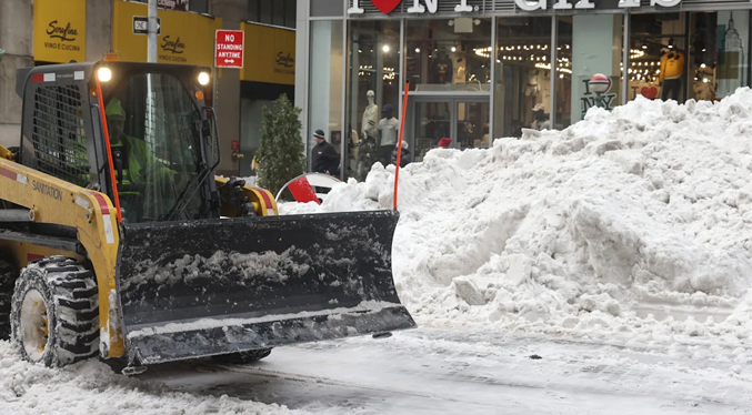 Suben a 34 los muertos por tormenta invernal en EEUU