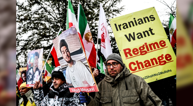 Reporte de activistas: Protestas en Irán por dificultades económicas se extienden a todo el país