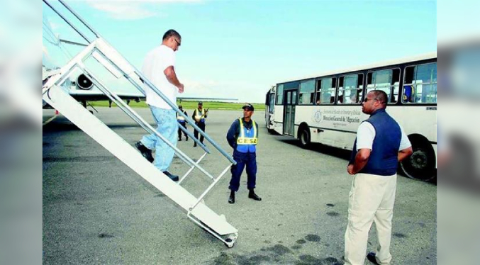 Deportan a 41 dominicanos tras cumplir condenas en cárceles de EEUU