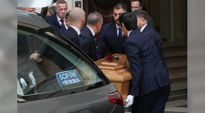 Roma rinde su último homenaje al “emperador” de la moda Valentino con dos días de velatorio público