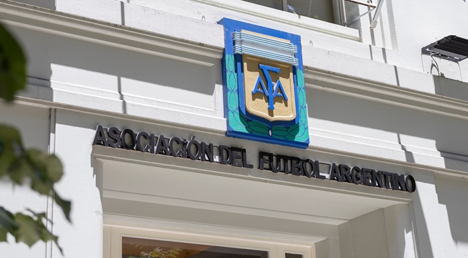 Presidente de AFA acusa a Gobierno de Milei de campaña de «debilitamiento institucional»