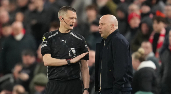 Arne Slot reduce sus expectativas para el Liverpool esta temporada