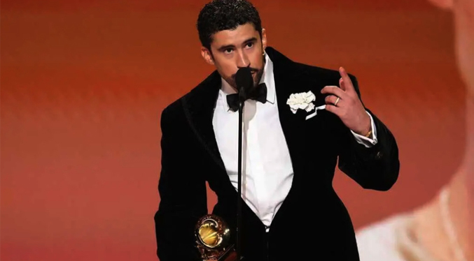 Bad Bunny arremete contra el ICE: No somos salvajes, somos humanos y americanos