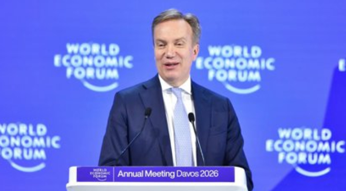 Foro de Davos investiga los vínculos de su director ejecutivo con Epstein