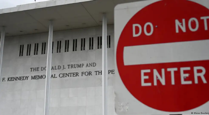 Trump anuncia el cierre del Centro Kennedy durante dos años