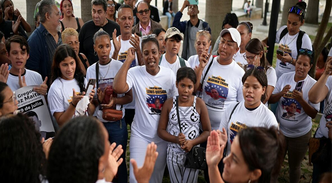 Familiares de detenidos exigen «amnistía inmediata» ante la AN