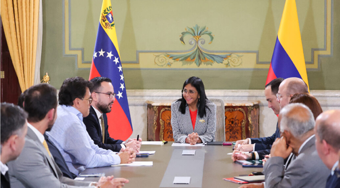 Delcy Rodríguez recibe al ministro de Minas y Energía de Colombia