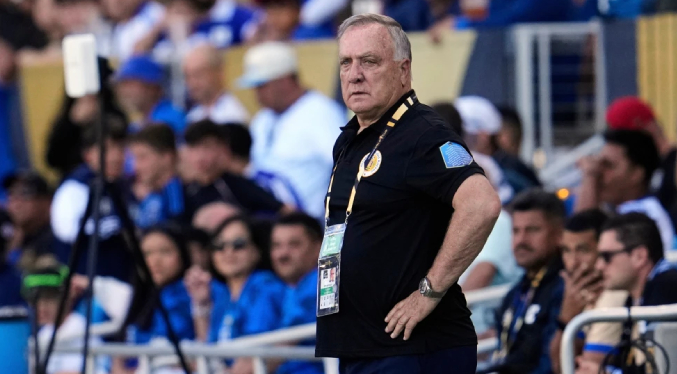 Dick Advocaat renuncia como técnico de Curazao por salud de su hija. No irá al Mundial