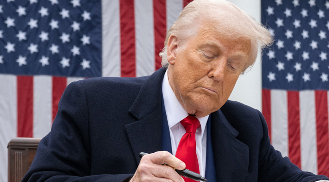 EEUU aplicará arancel de 10 % desde este 24-Feb, pese a anuncio de Trump de llevarlo a 15 %