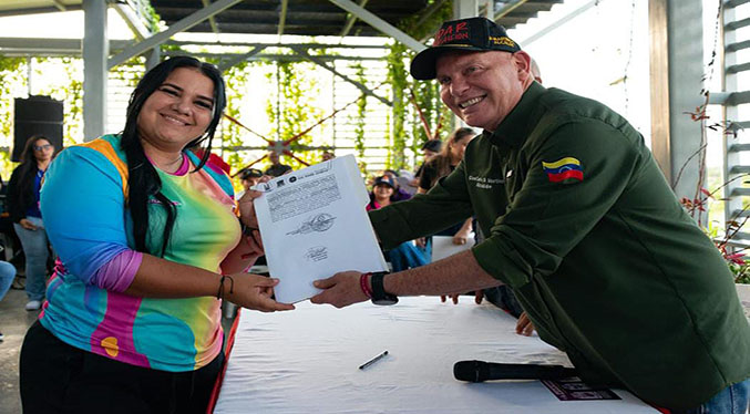 Alcaldía de Maracaibo firma contrato con emprendedores del Parque Ana María Campos