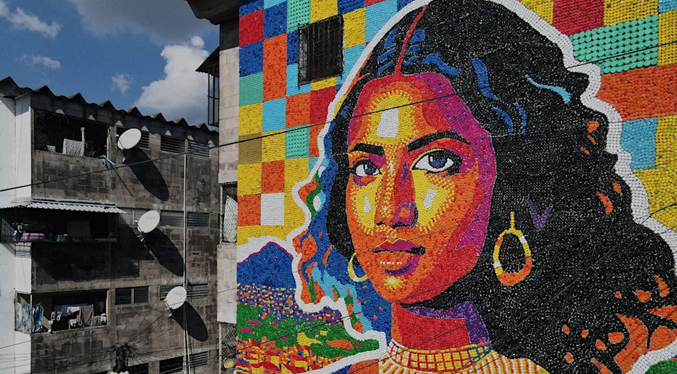 Una Gioconda salvadoreña hecha con tapas de plástico: Obra del venezolano Oscar Olivares