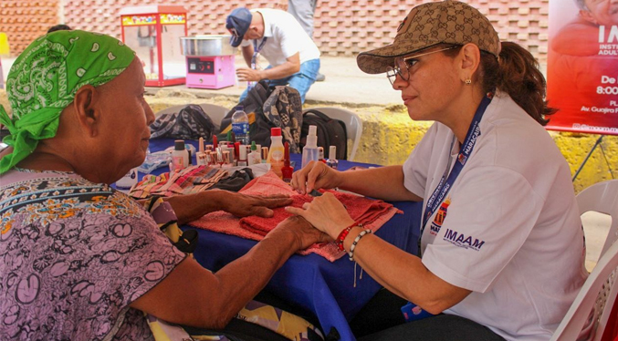 En Jornada Social del Buen Vivir atienden a comerciantes del casco central