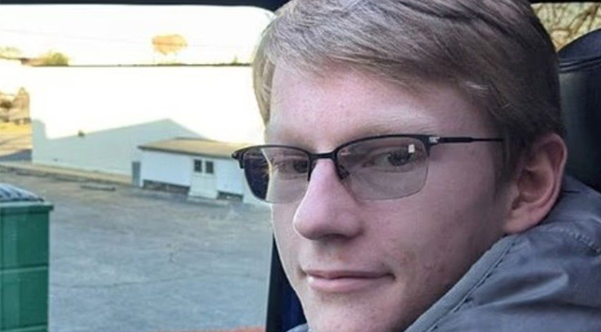 Joven que fue abatido tras irrumpir en Mar-a-Lago estaba obsesionado con los archivos Epstein