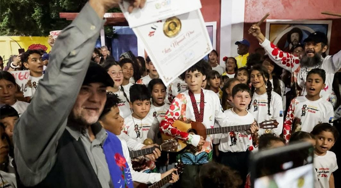 Entregan en Falcón Orden Alí Primera al maestro zuliano de la fotografía Luis Pire