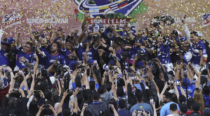 Magallanes obtiene el título de la Serie de Las Américas con otra remontada