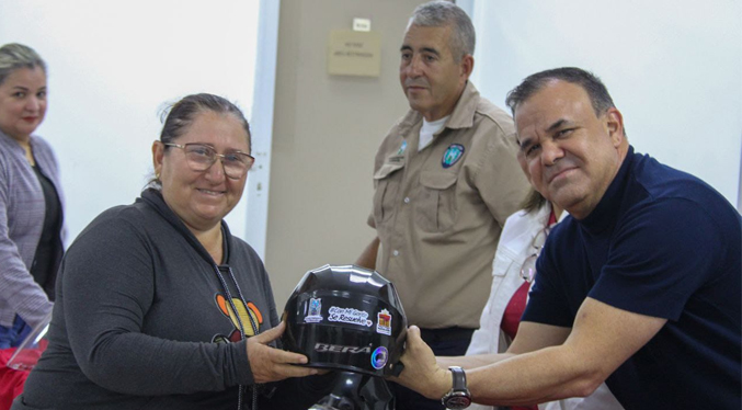 Alcaldía de Maracaibo entrega 600 cascos protectores a motorizados