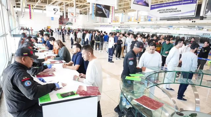 Nuevo vuelo de repatriación trae a 110 venezolanos de EEUU