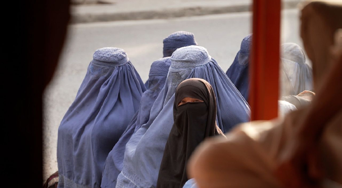 Nuevo código penal talibán en Afganistán legaliza la esclavitud, la violencia y la represión de las mujeres
