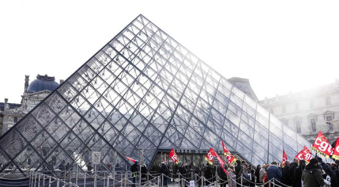 El Museo Louvre enfrenta crisis tras inundación y cierre de salas importantes